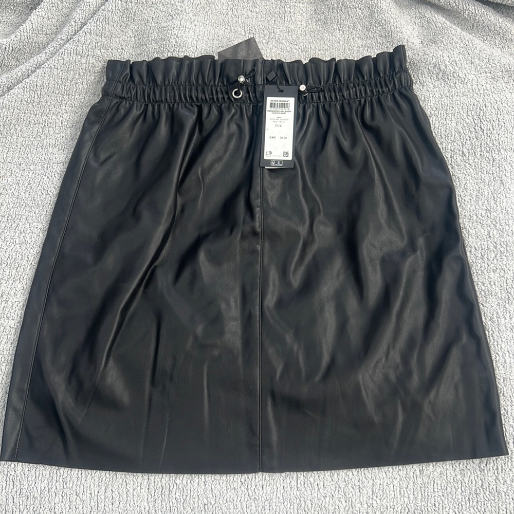 NWT Vero Moda pleather stretch high waisted skirt, black, size large